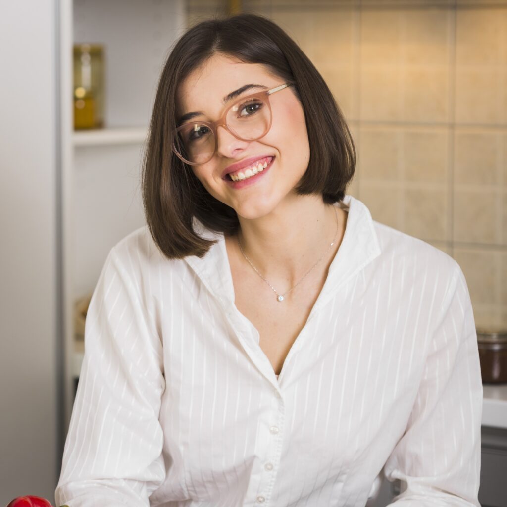 portrait beautiful woman smiling mod